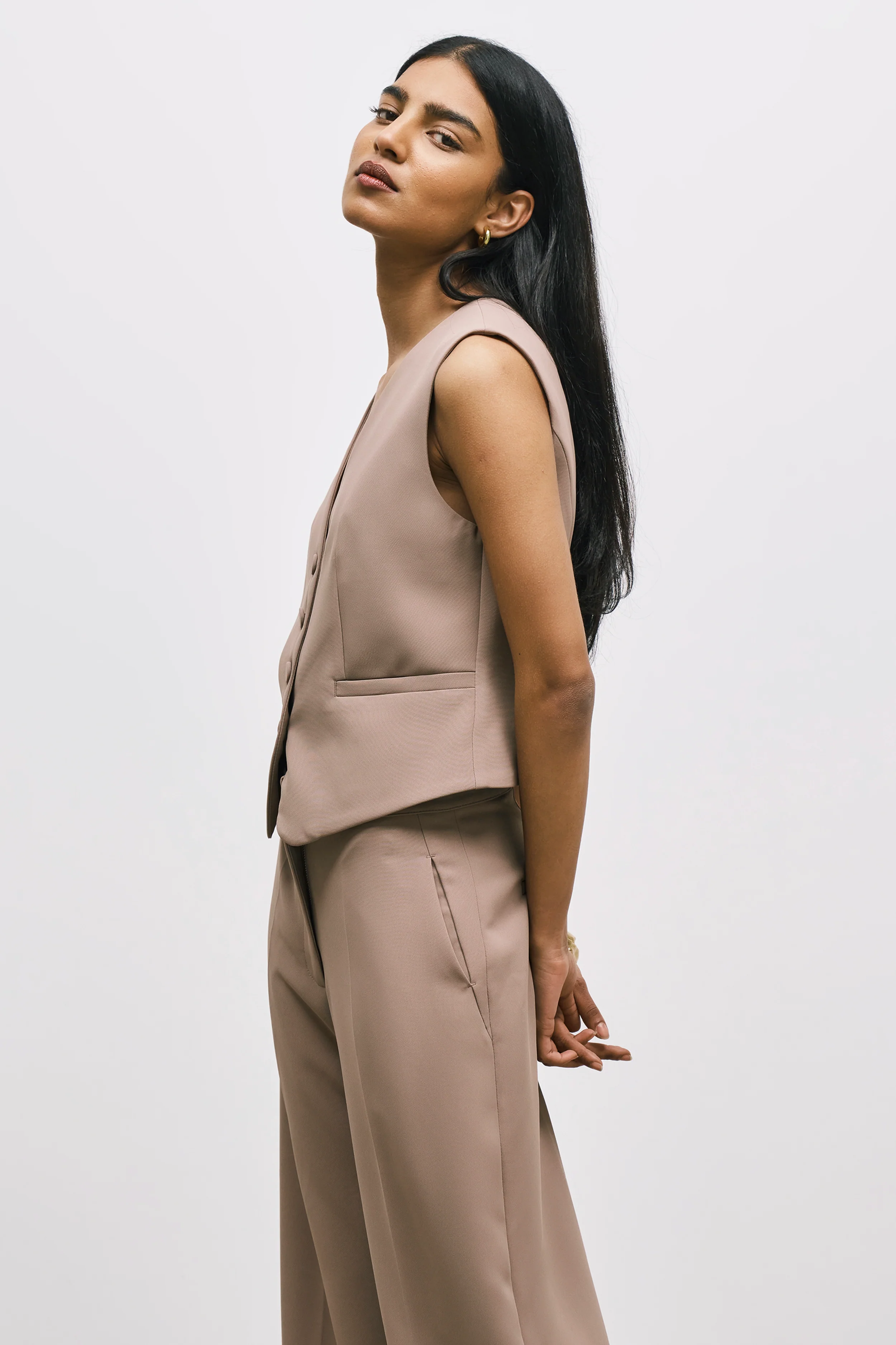 Effortless Waistcoat - Oak - Image 5