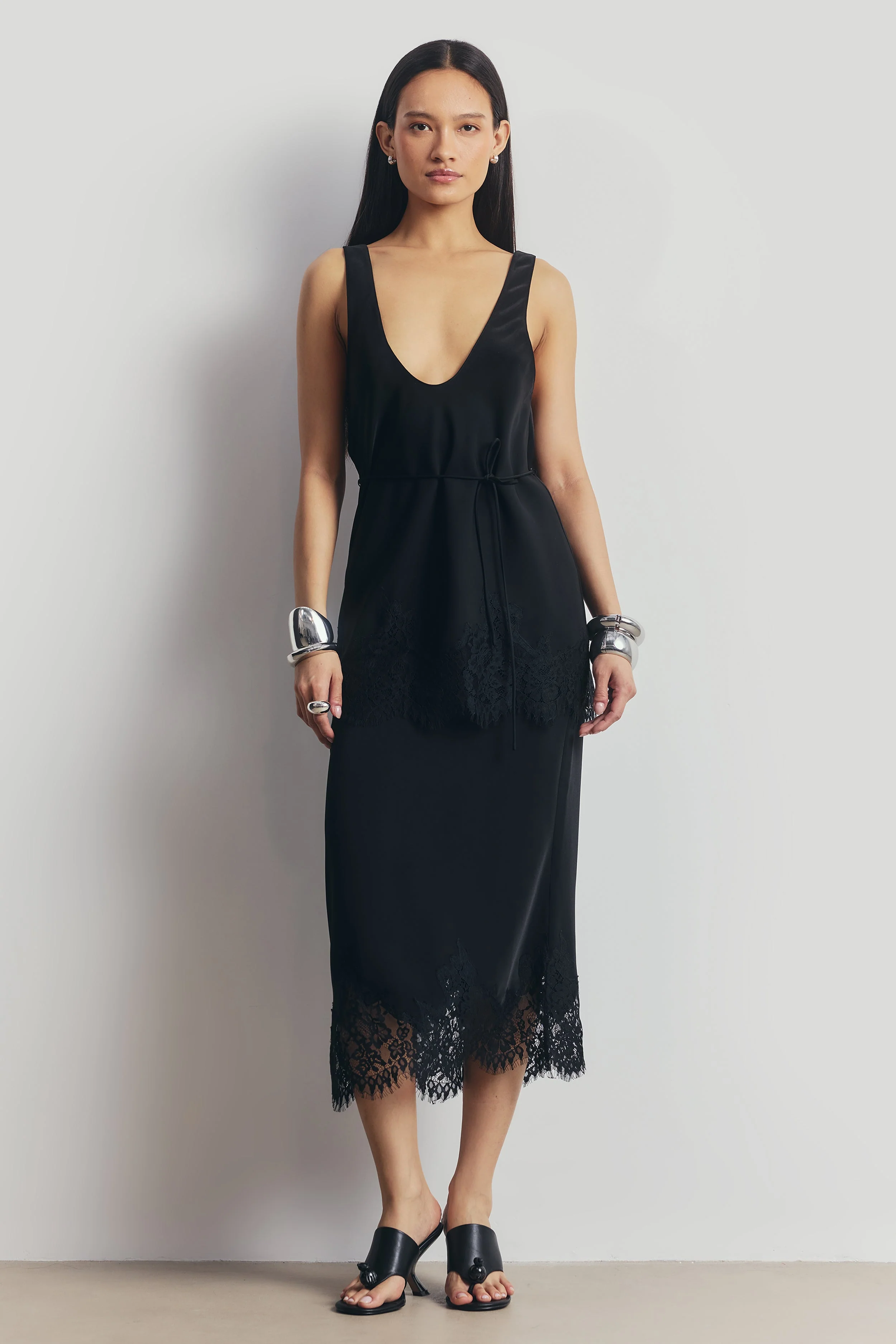 Lace Hem Scoop Neck Longline Top - Black - Image 8