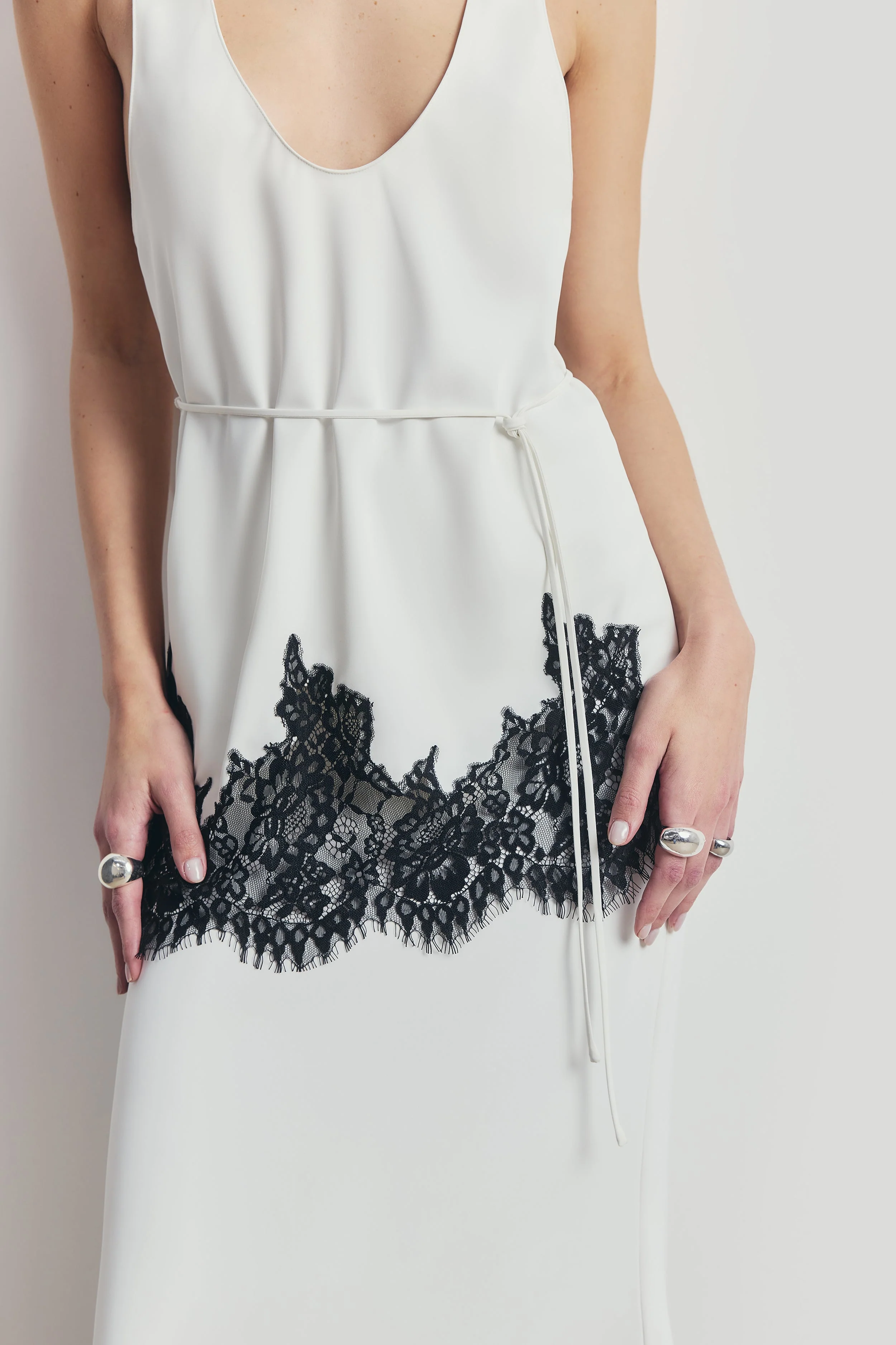 Lace Hem Scoop Neck Longline Top - White - Image 4